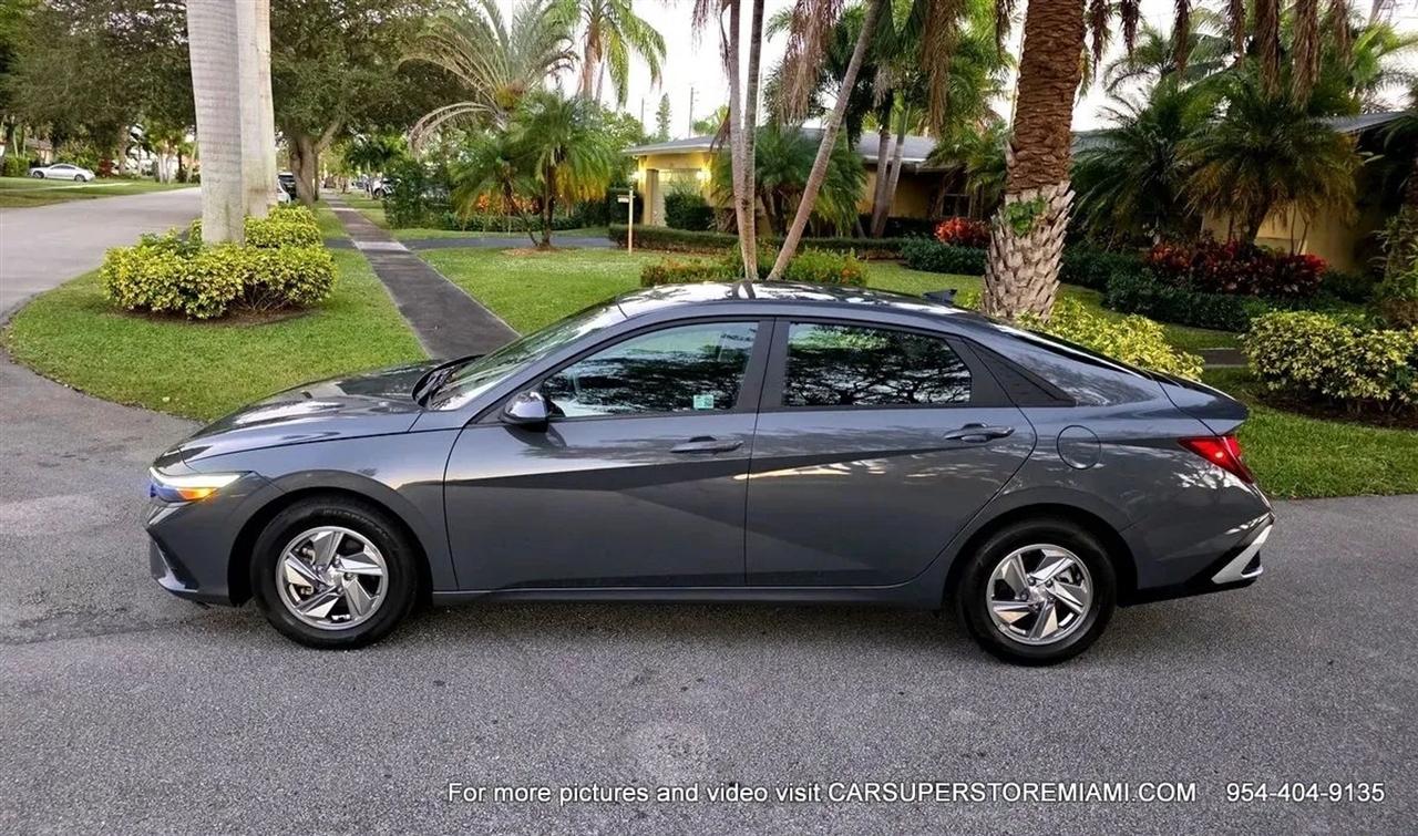 Hyundai Elantra  2024