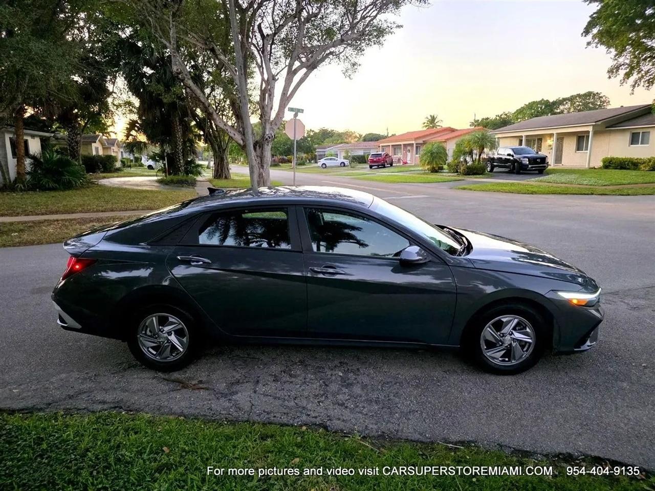 Hyundai Elantra  2024