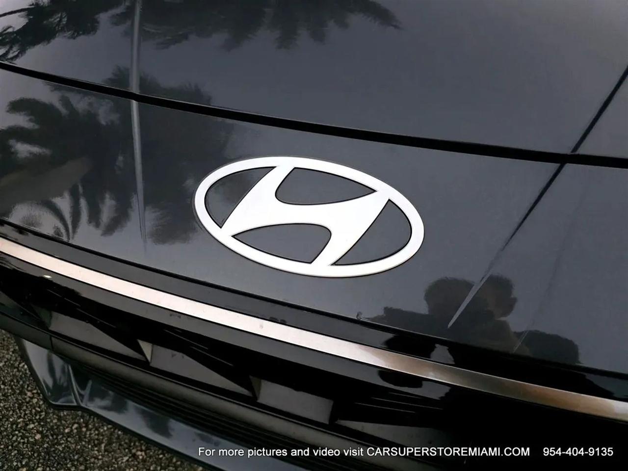 Hyundai Elantra  2024
