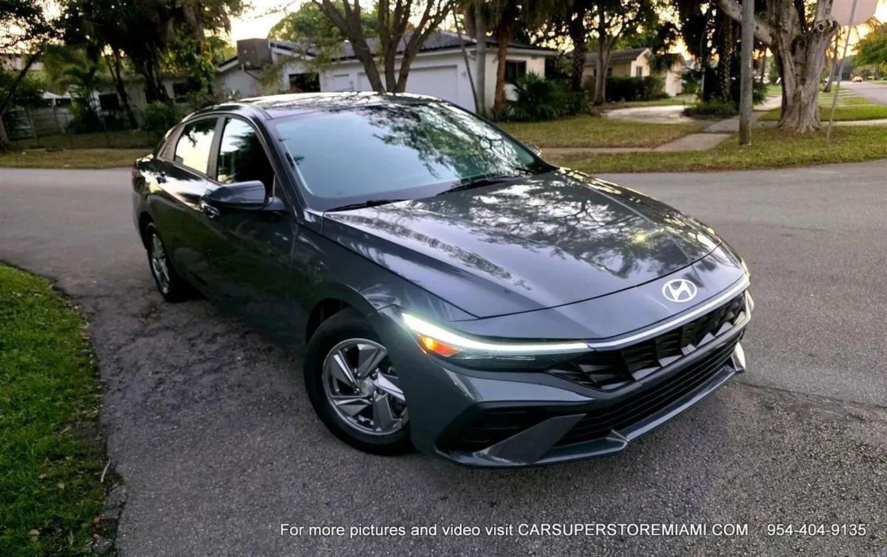 Hyundai Elantra  2024