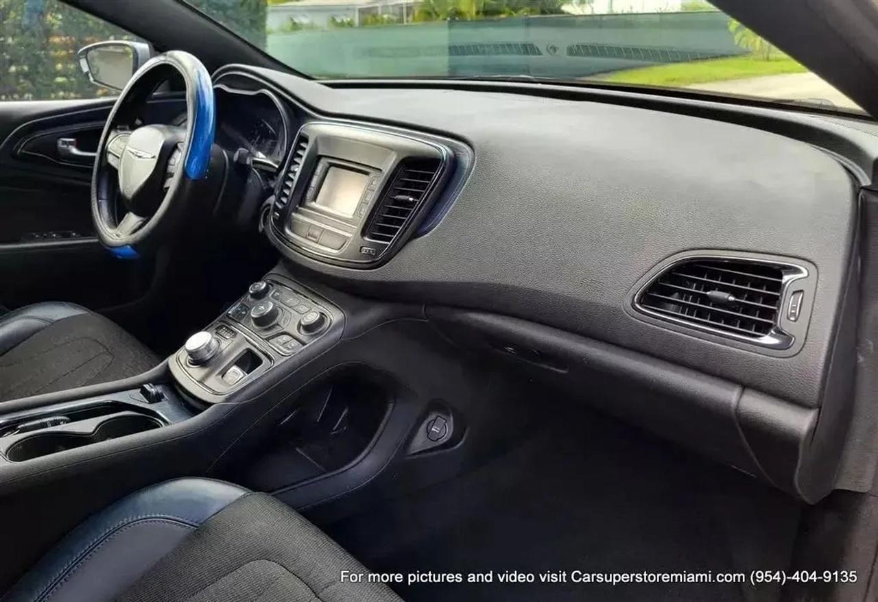 Chrysler 200  2015