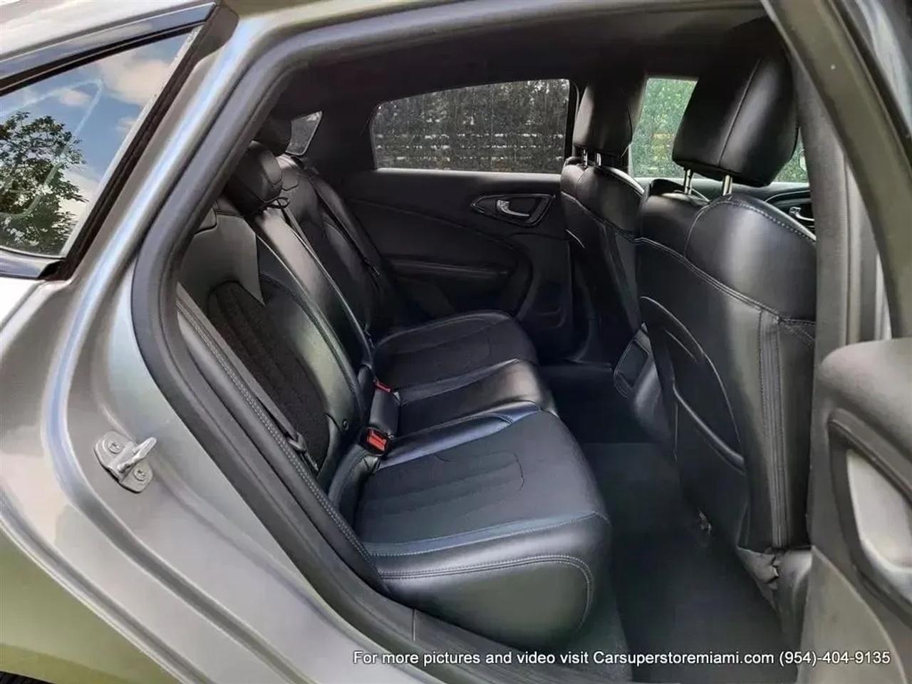 Chrysler 200  2015