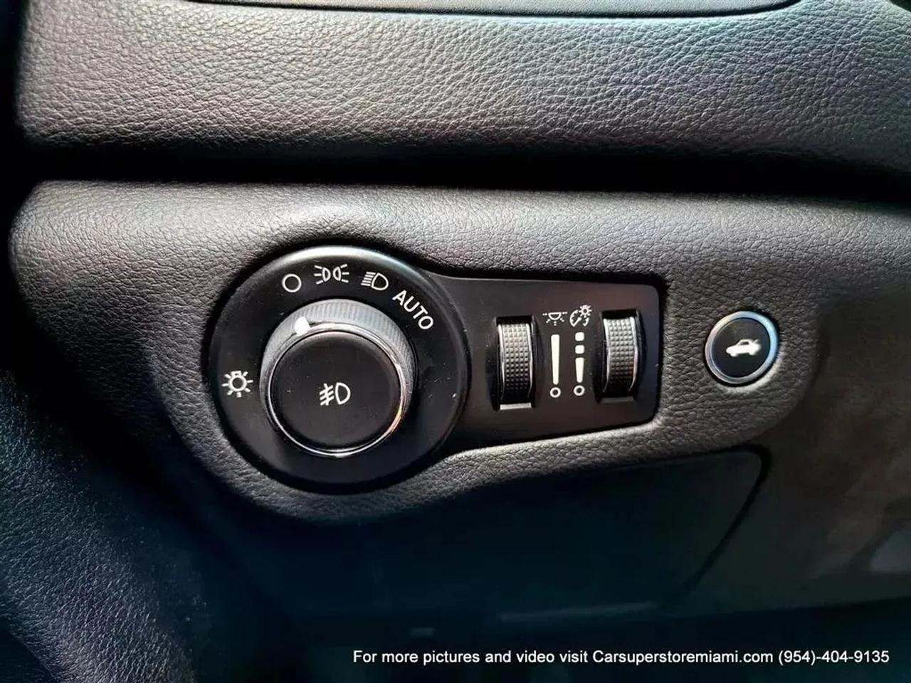 Chrysler 200  2015