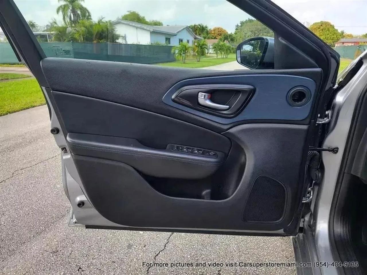 Chrysler 200  2015