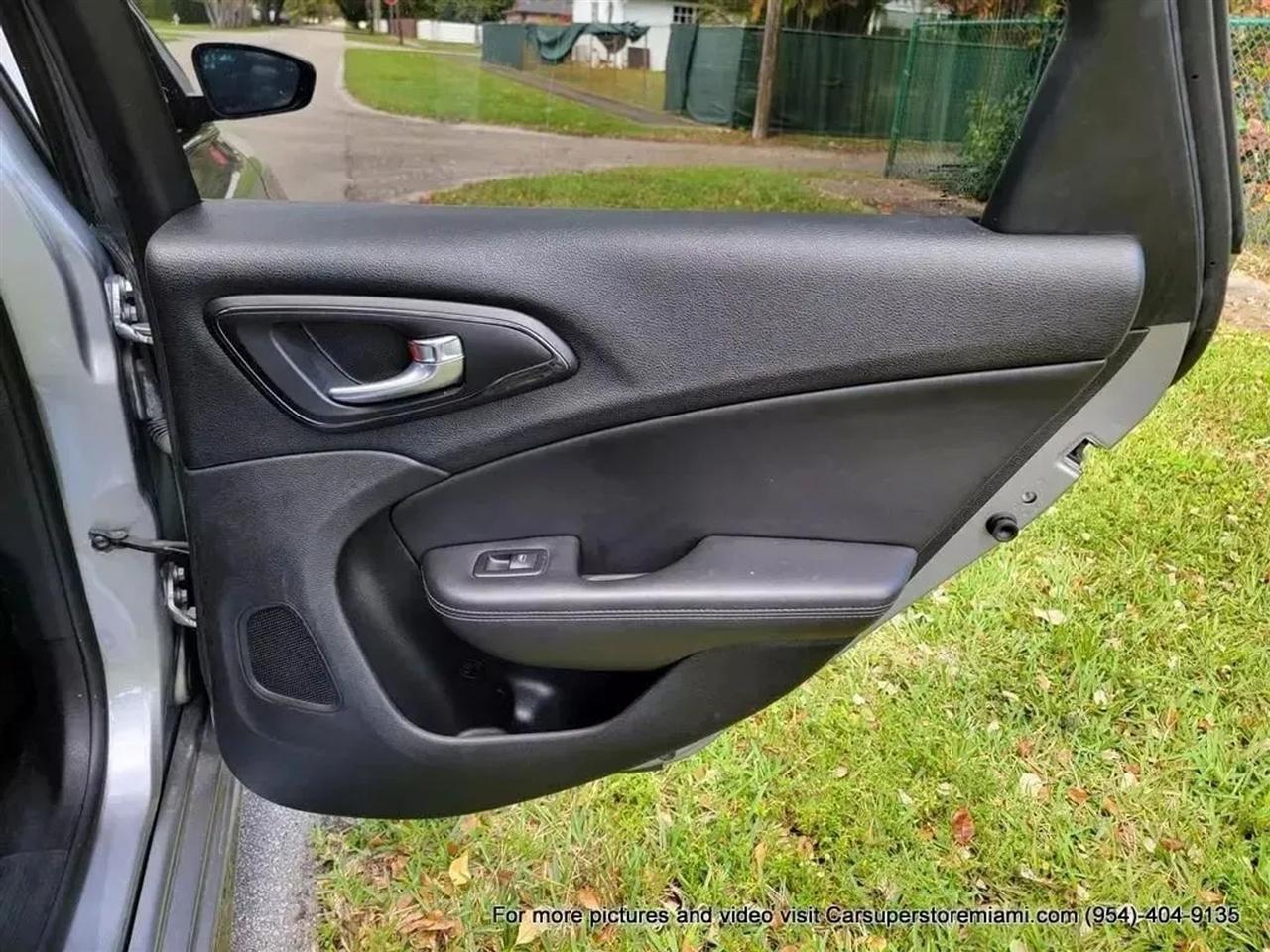 Chrysler 200  2015