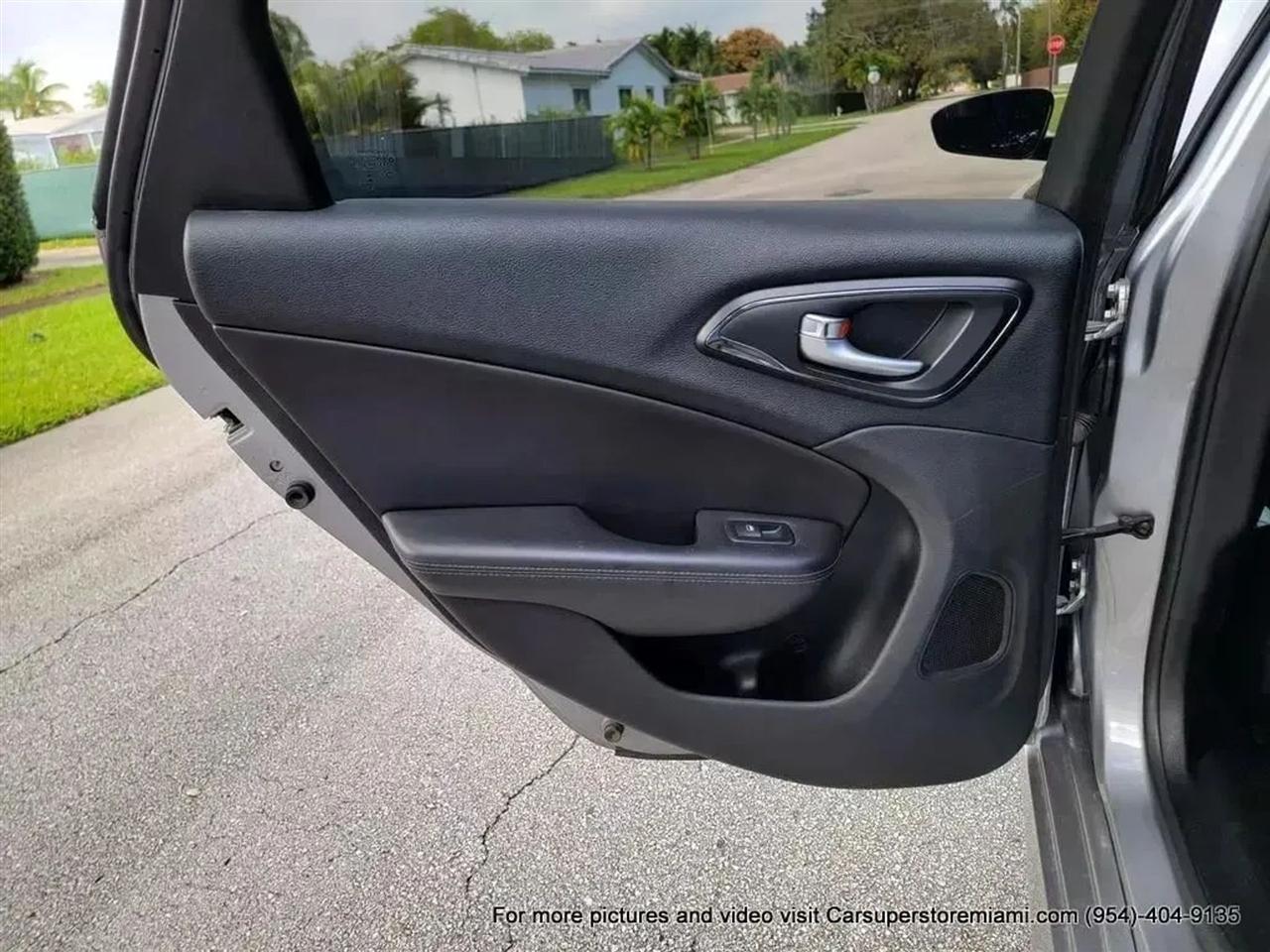 Chrysler 200  2015