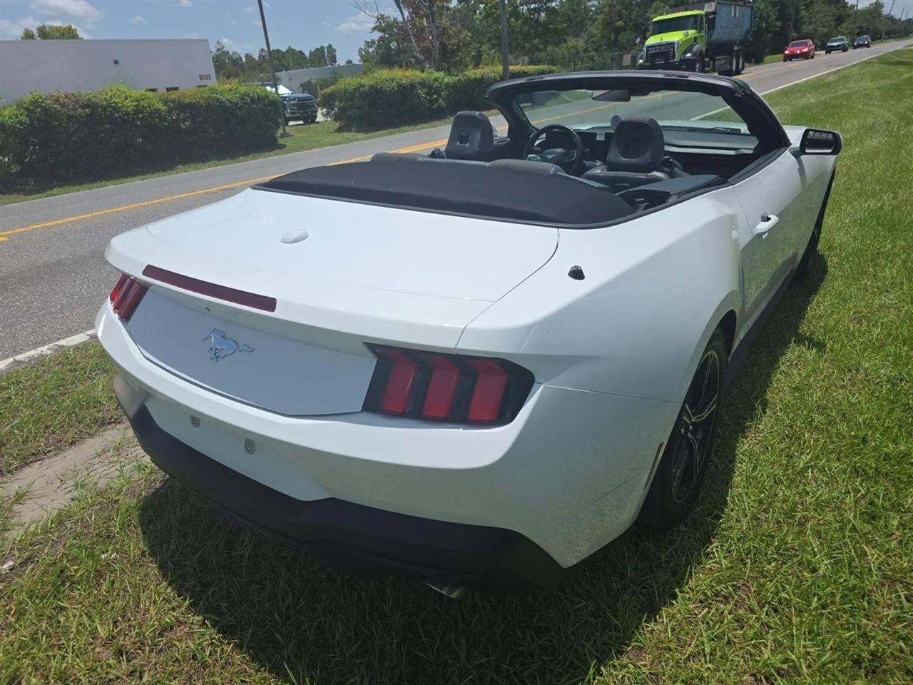 Ford Mustang  2024