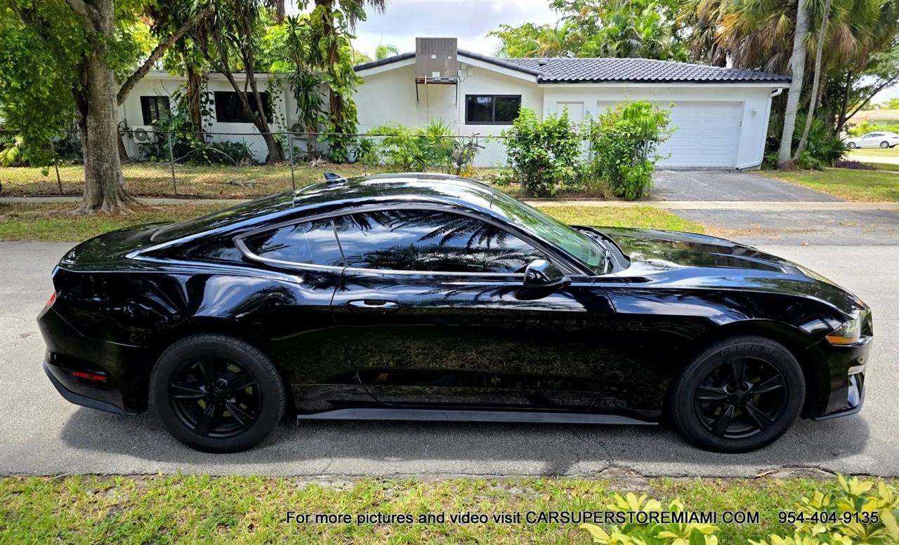 Ford Mustang  2021