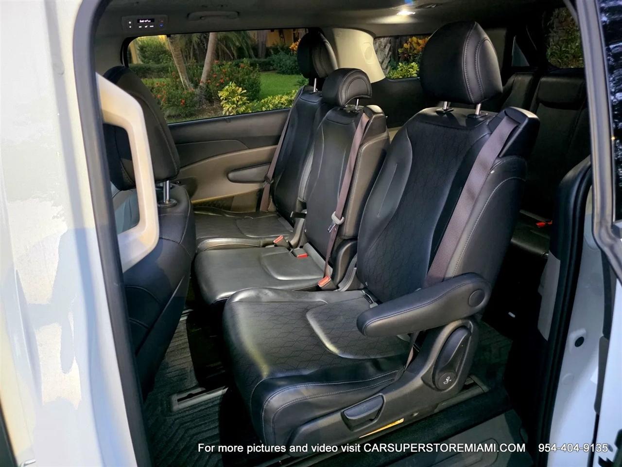 Kia Carnival Hybrid  2025
