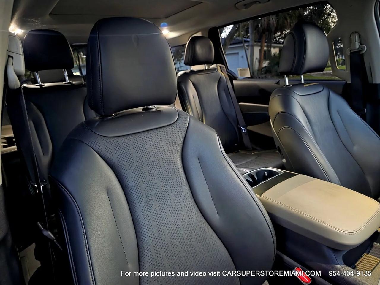 Kia Carnival Hybrid  2025