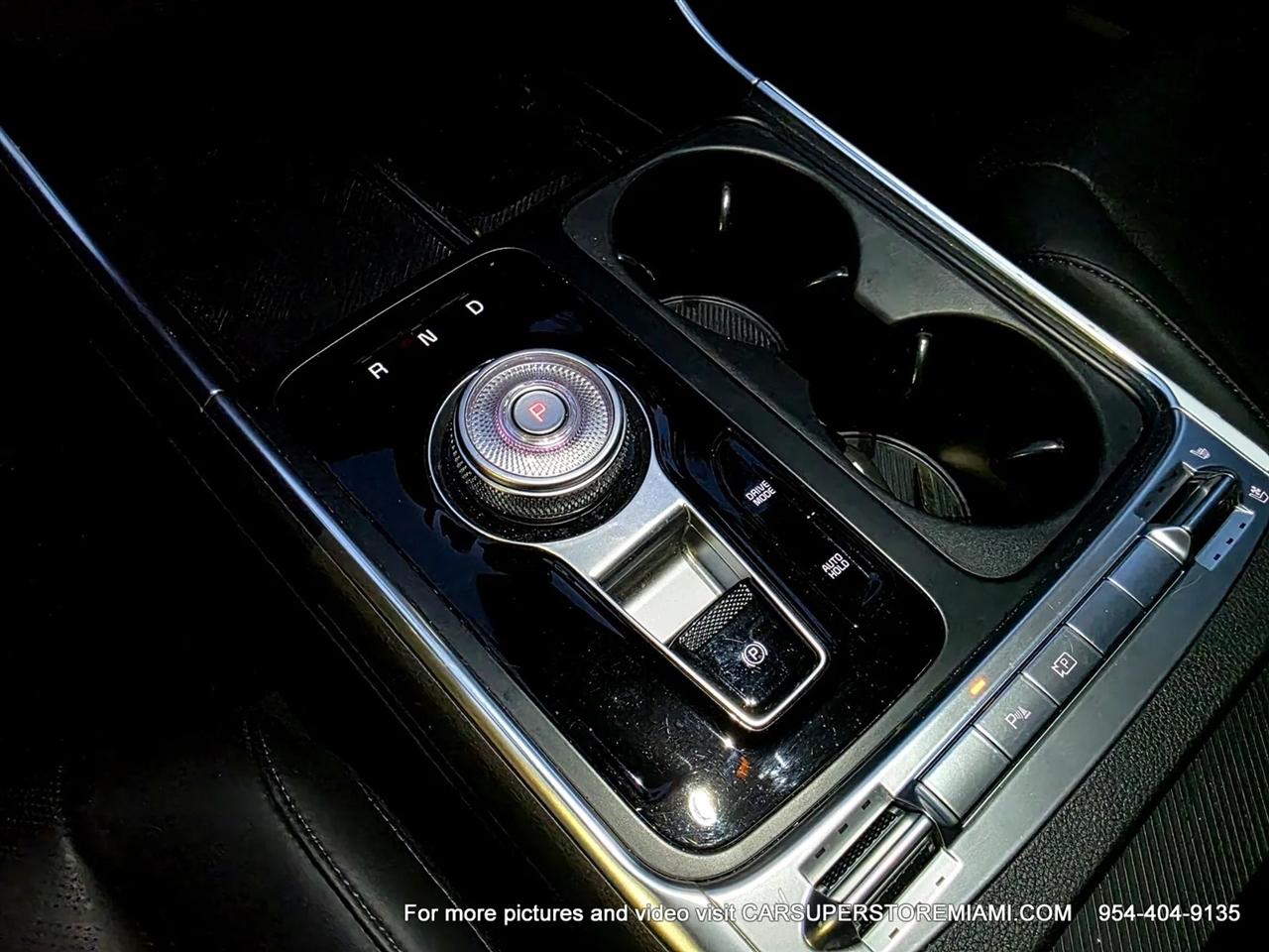 Kia Carnival Hybrid  2025