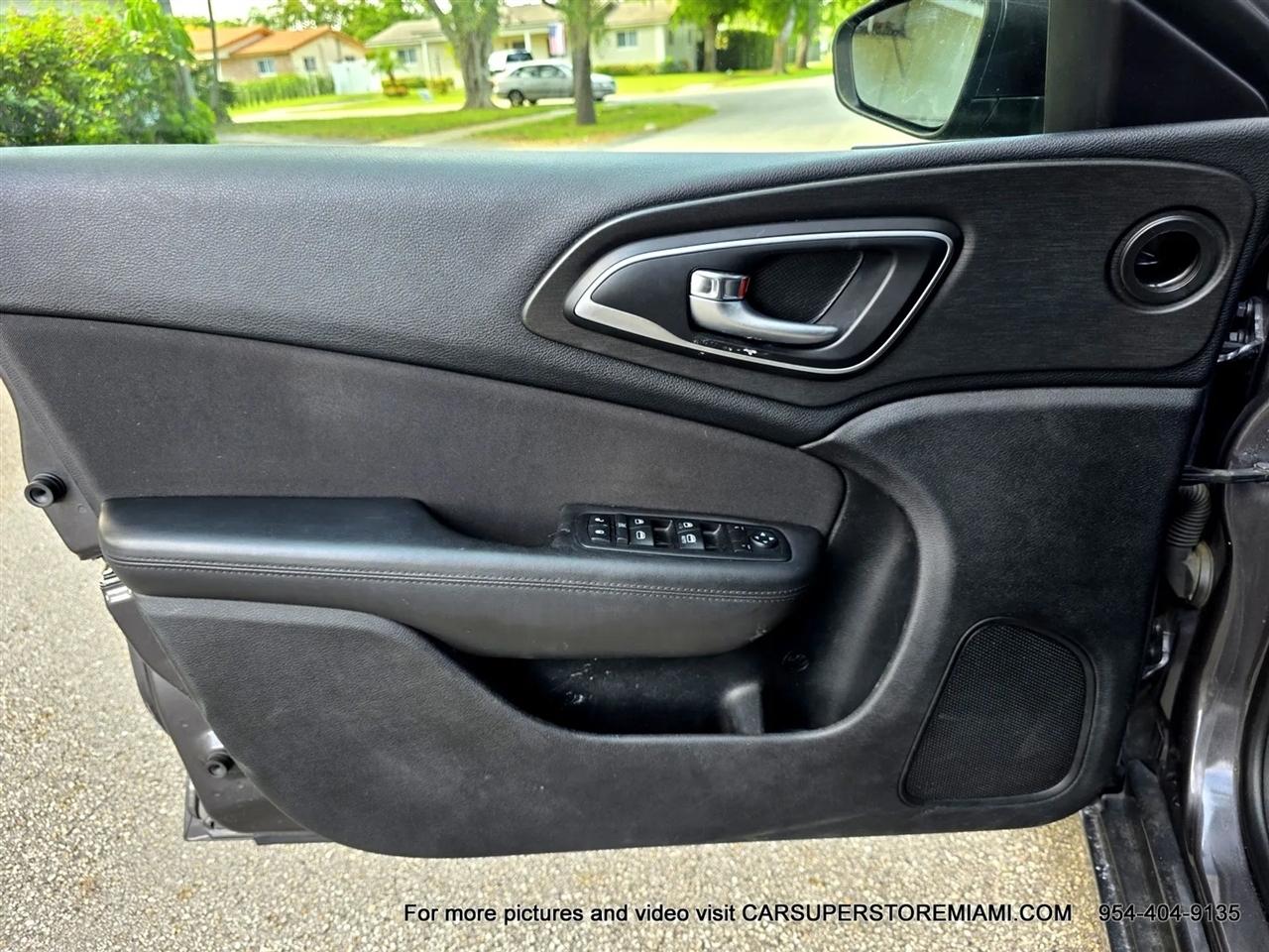 Chrysler 200  2015