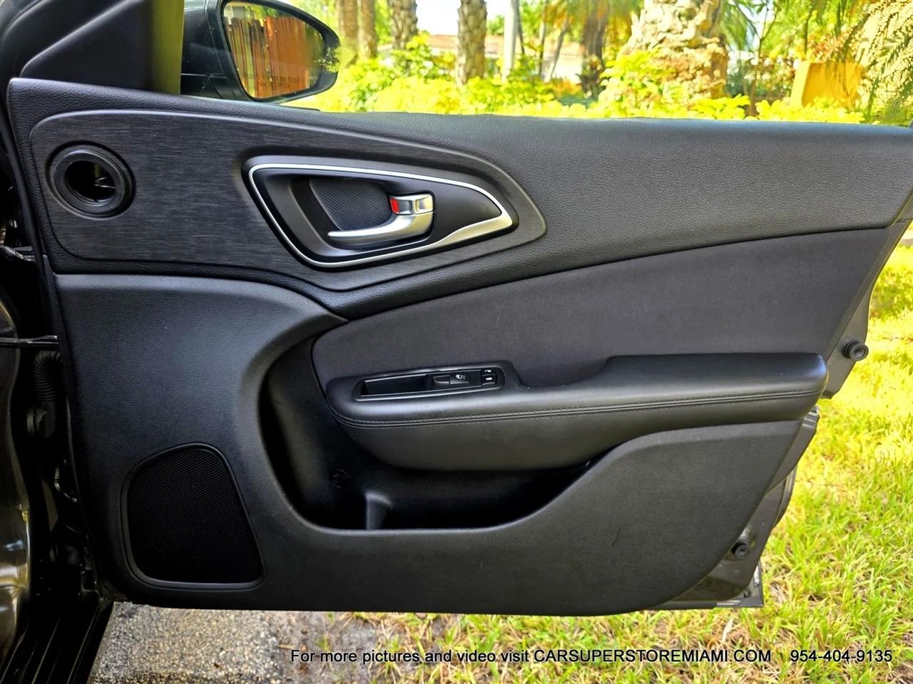 Chrysler 200  2015
