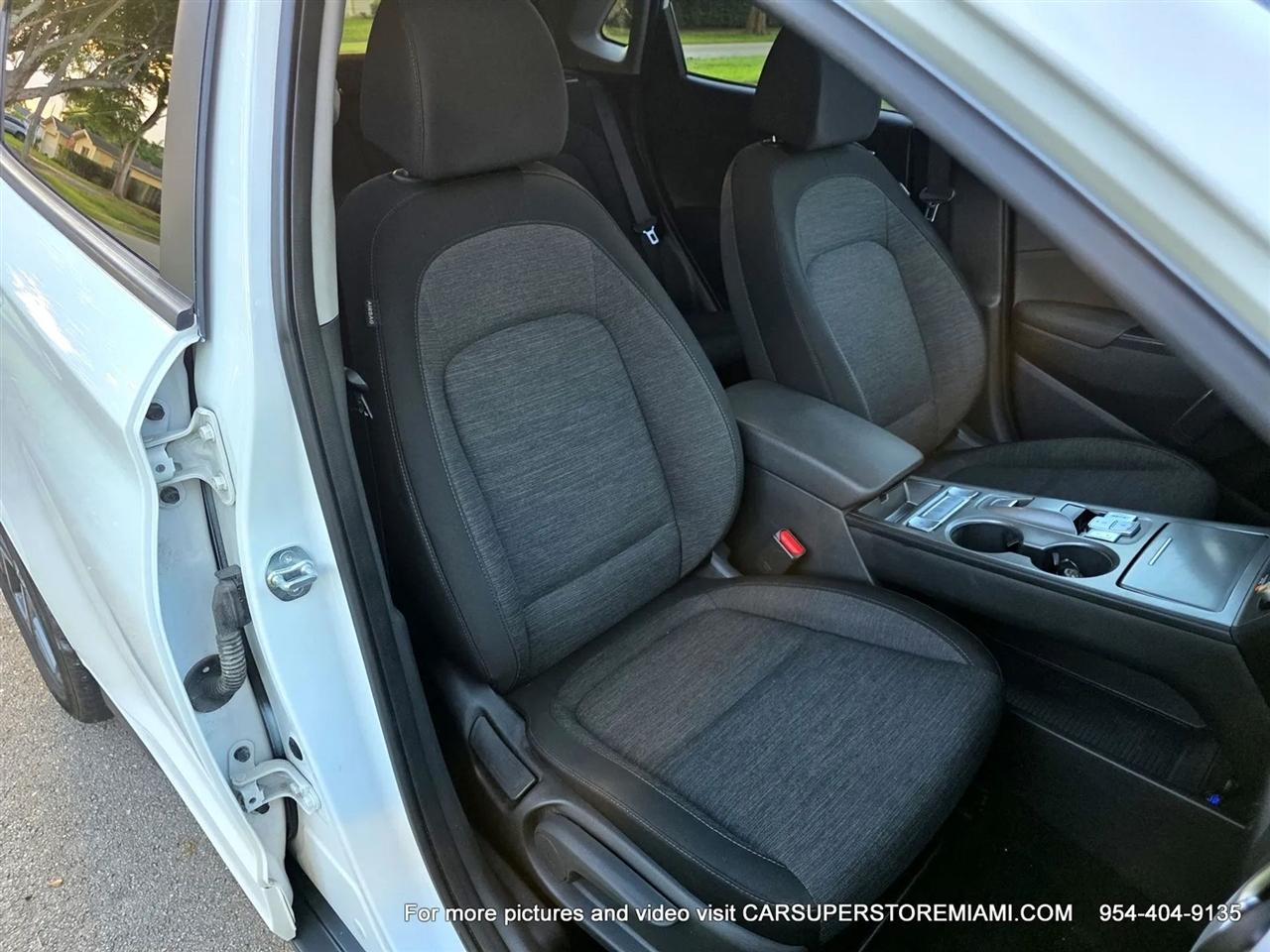 Hyundai Kona EV  2023