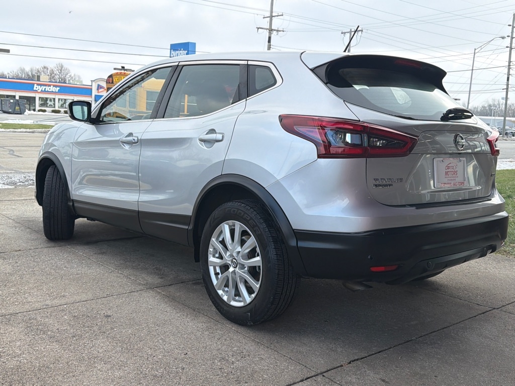 Nissan Rogue Sport  2021