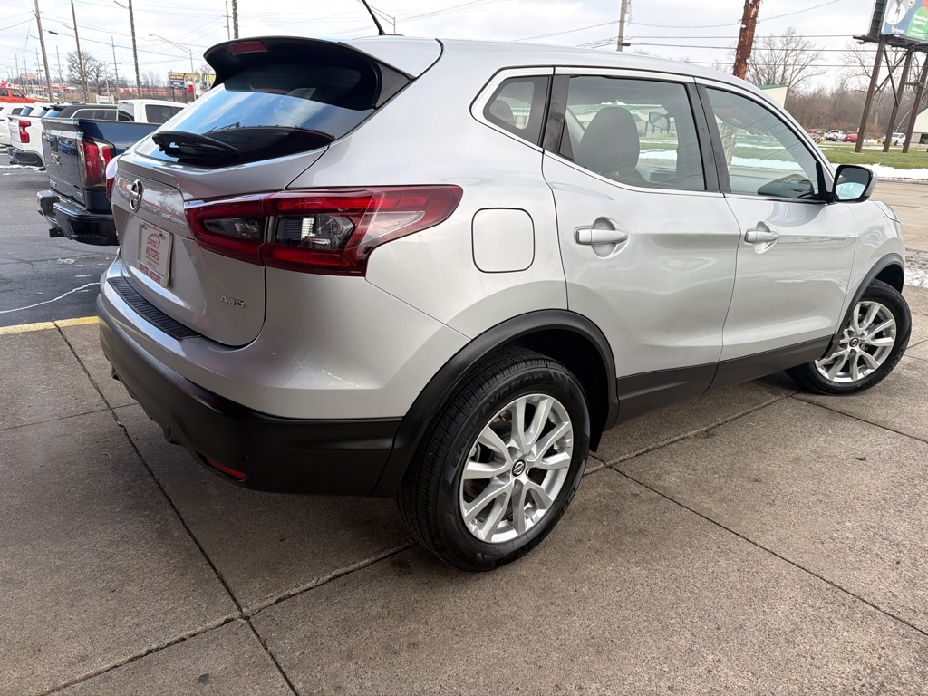 Nissan Rogue Sport  2021