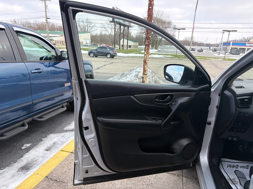 Nissan Rogue Sport  2021