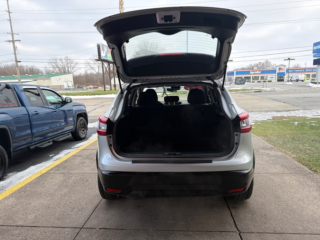 Nissan Rogue Sport  2021