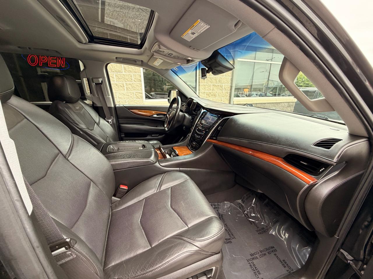 Cadillac Escalade 4WD 4dr Luxury 2017