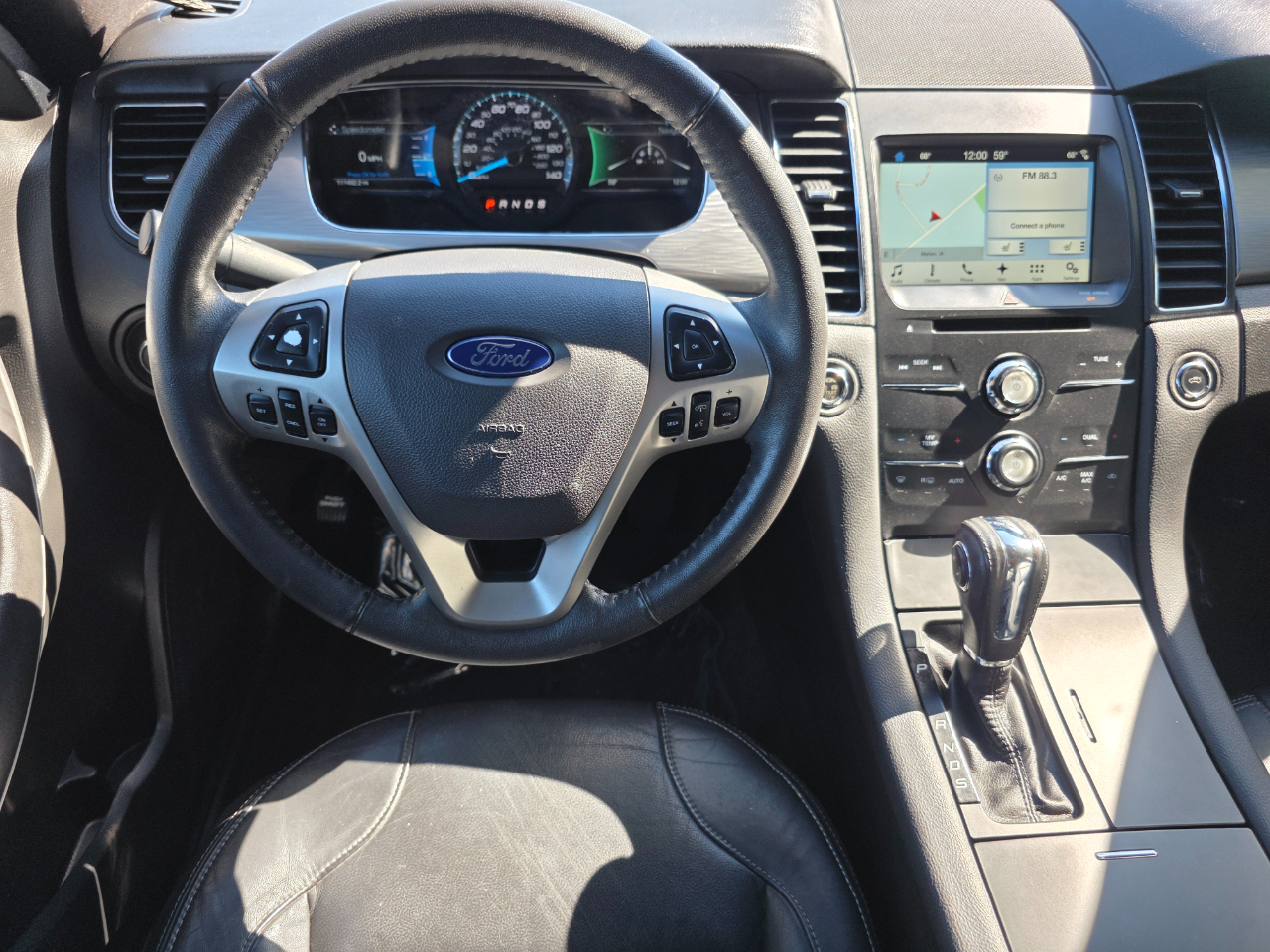 2017 Ford Taurus SEL photo 2