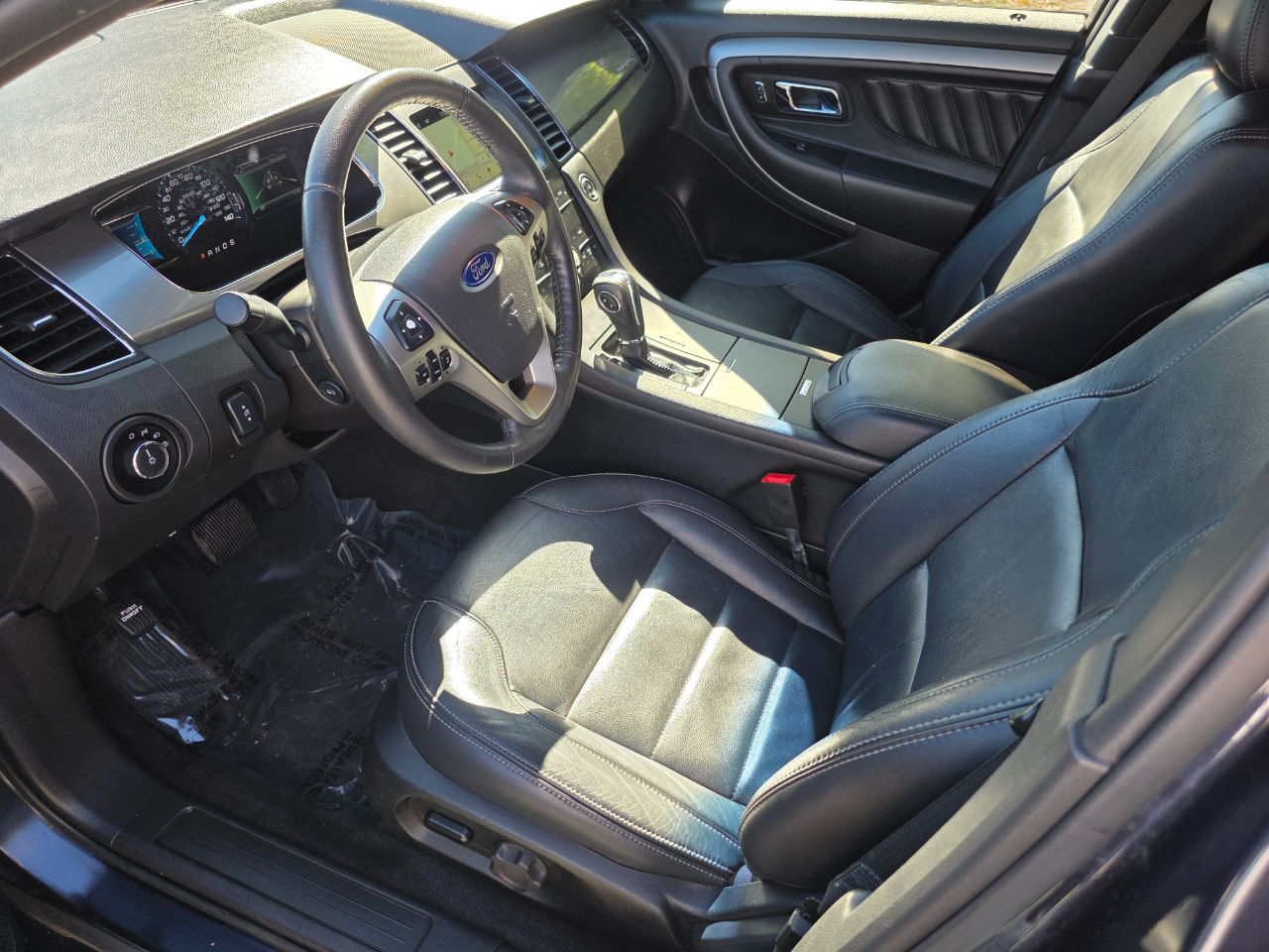 2017 Ford Taurus SEL photo 4