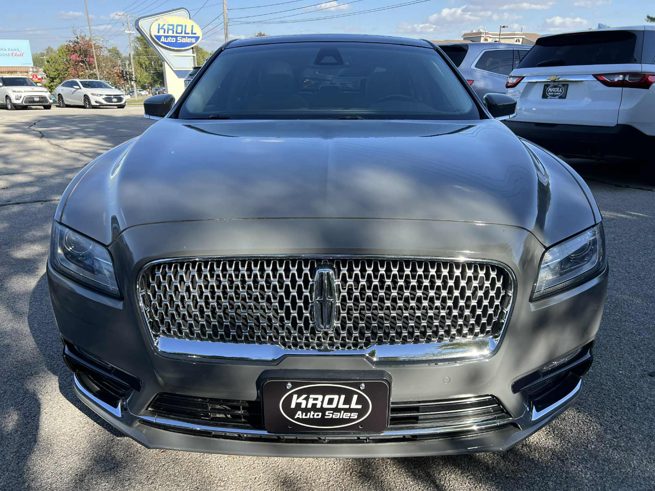 2017 Lincoln Continental Select photo 2