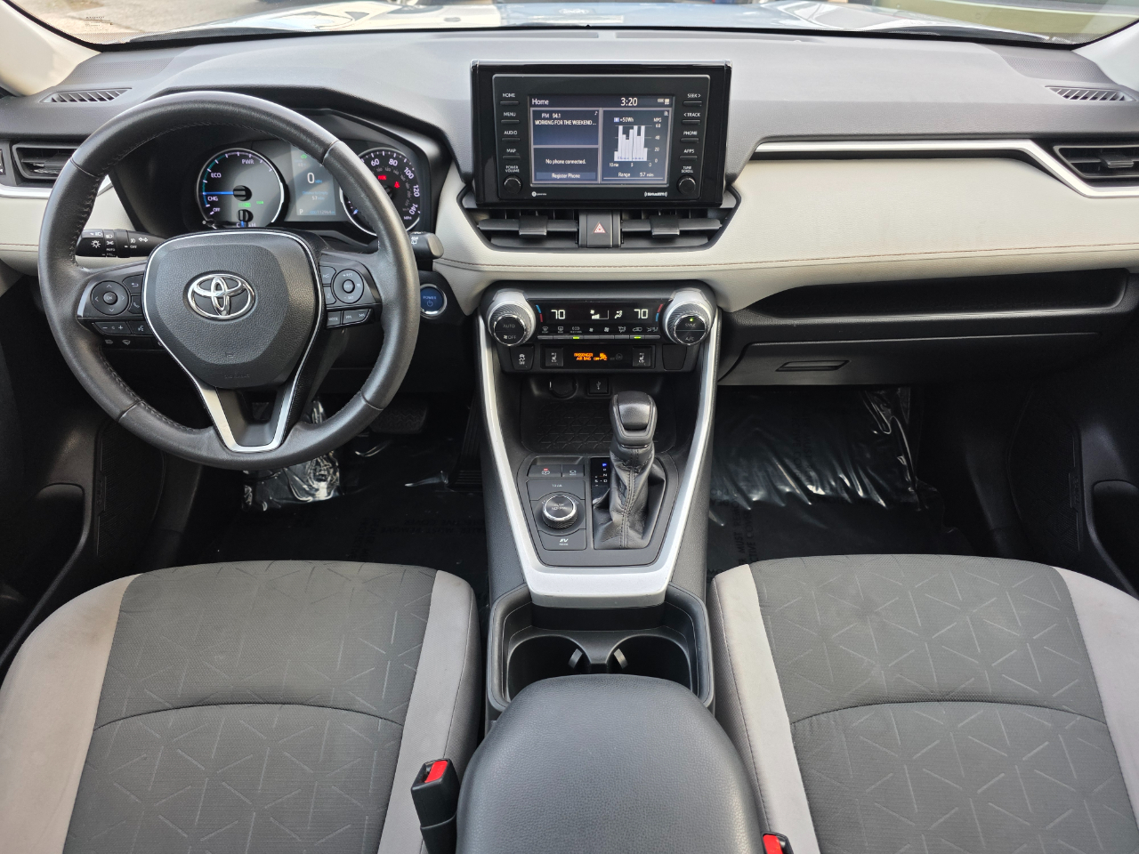 2020 Toyota RAV4 Hybrid XLE photo 3