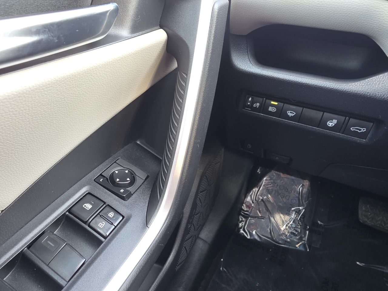 Toyota RAV4 Hybrid XLE AWD (Natl) *Ltd Avail* 2020