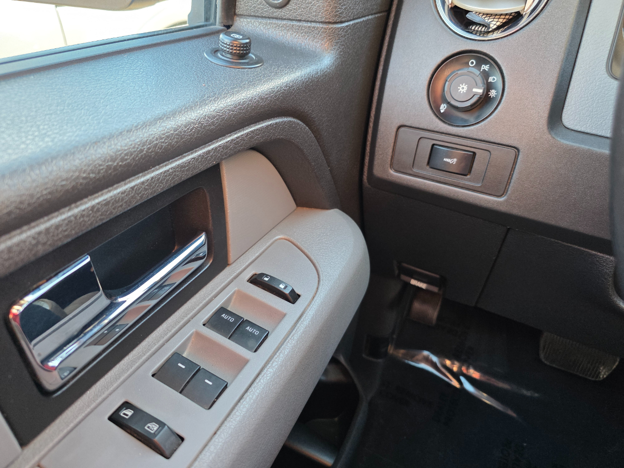 Ford F-150 4WD SuperCrew 145" XL 2014