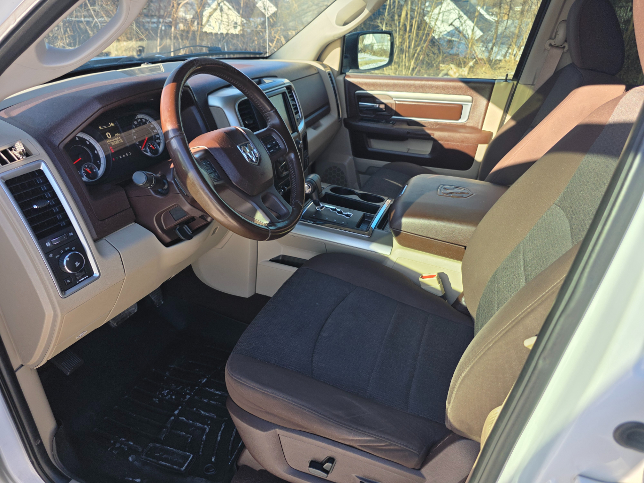 RAM 1500 4WD Quad Cab 140.5" Lone Star 2013