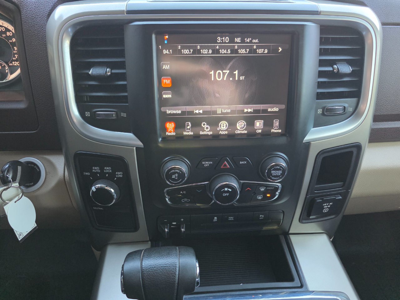 RAM 1500 4WD Quad Cab 140.5" Lone Star 2013