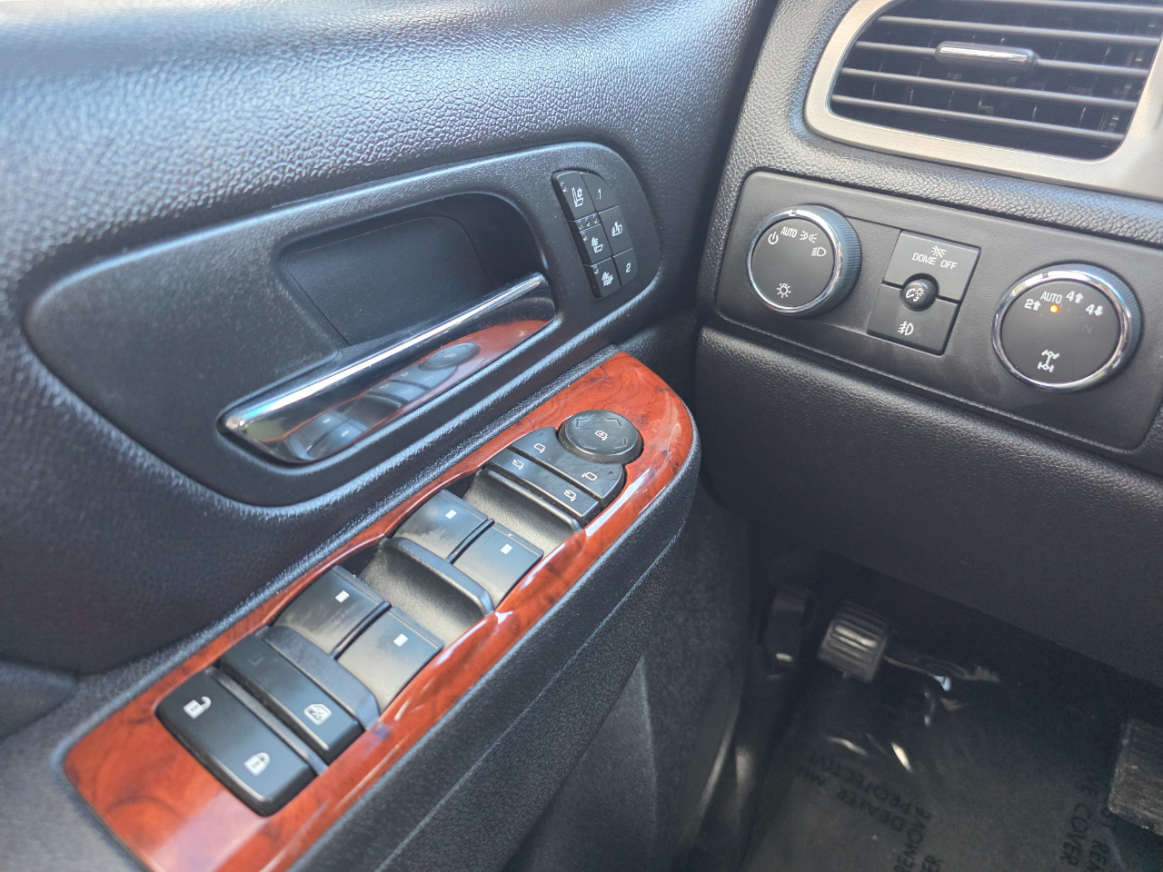 Chevrolet Tahoe 4WD 4dr 1500 LTZ 2012