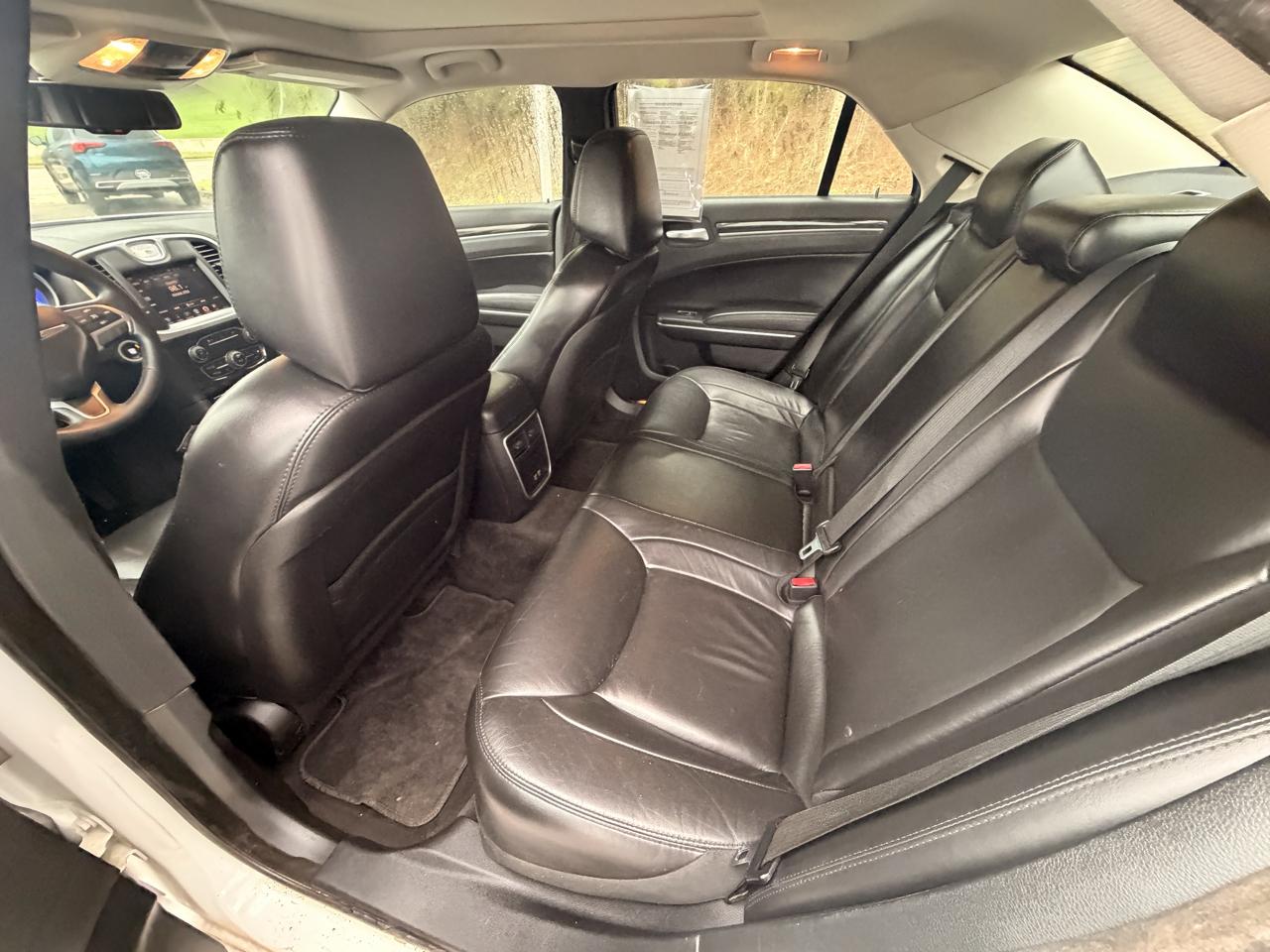 Chrysler 300 4dr Sdn Limited AWD 2015
