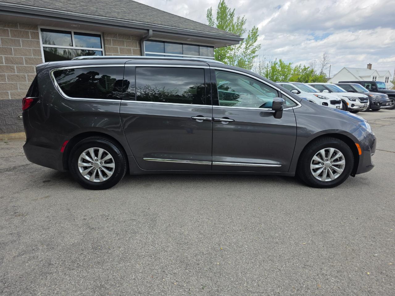 Chrysler Pacifica Touring L FWD 2018