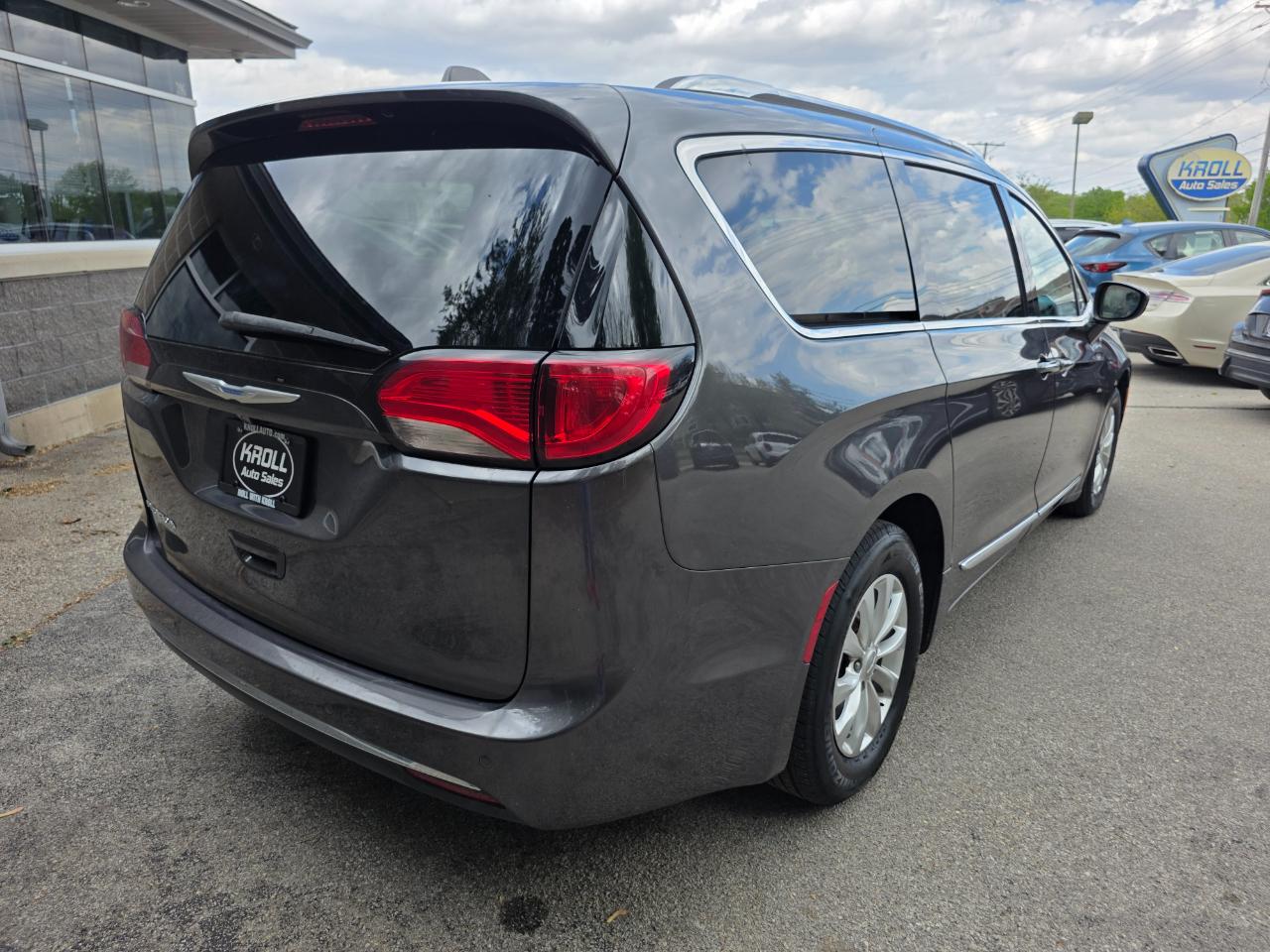 Chrysler Pacifica Touring L FWD 2018