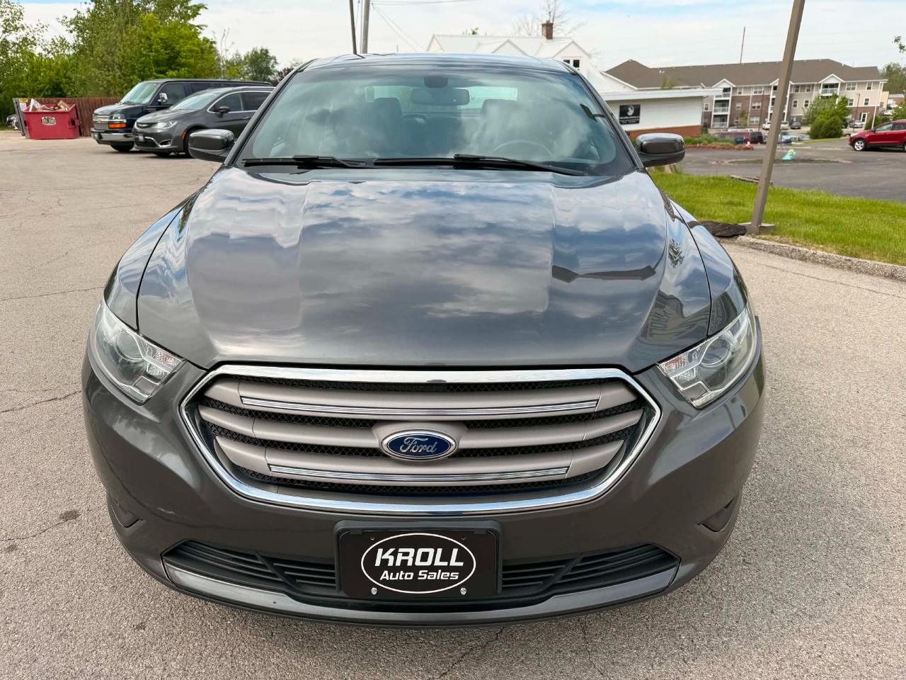Ford Taurus 4dr Sdn SEL FWD 2015