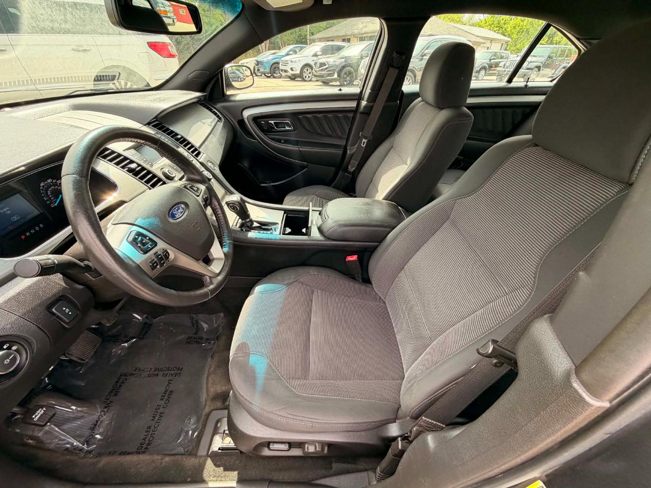 Ford Taurus 4dr Sdn SEL FWD 2015