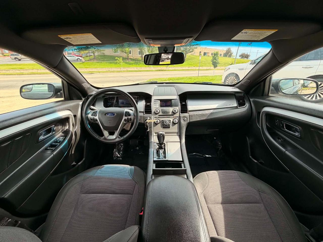Ford Taurus 4dr Sdn SEL FWD 2015