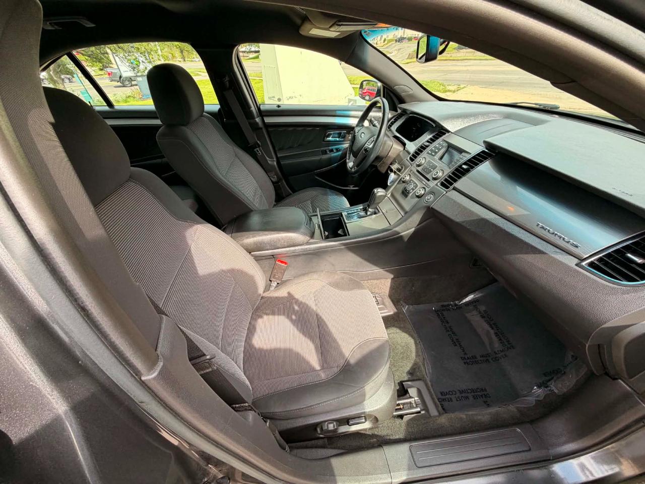 Ford Taurus 4dr Sdn SEL FWD 2015