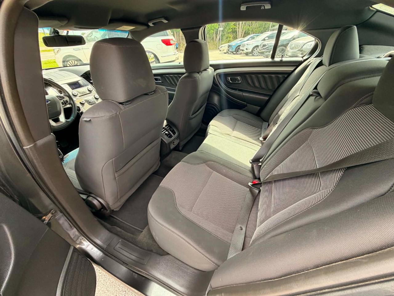 Ford Taurus 4dr Sdn SEL FWD 2015