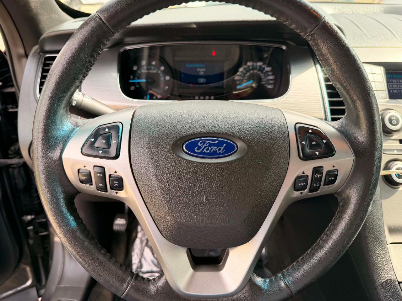 Ford Taurus 4dr Sdn SEL FWD 2015