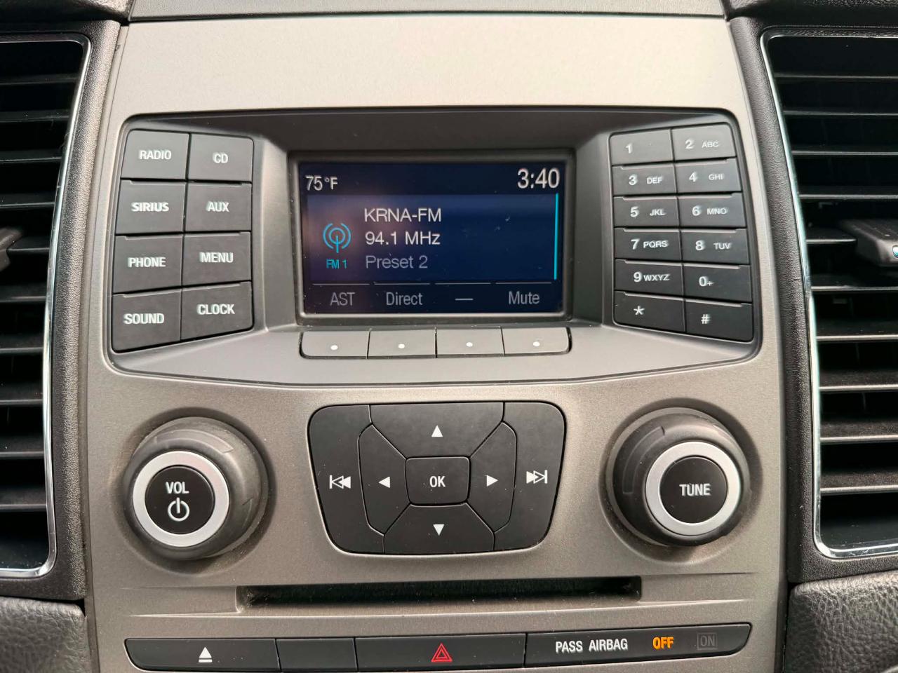 Ford Taurus 4dr Sdn SEL FWD 2015