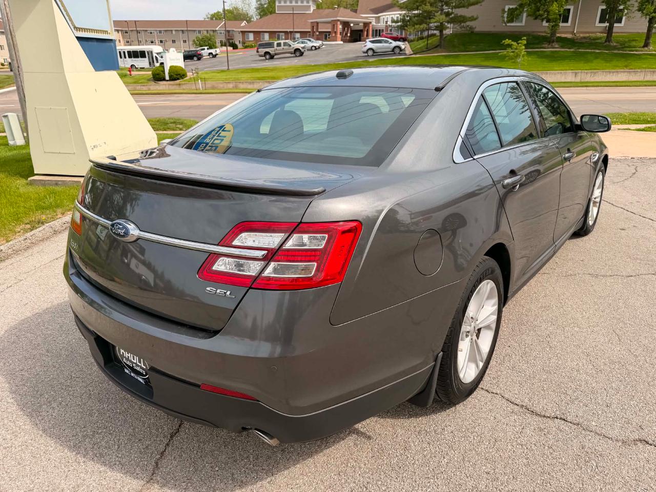 Ford Taurus 4dr Sdn SEL FWD 2015