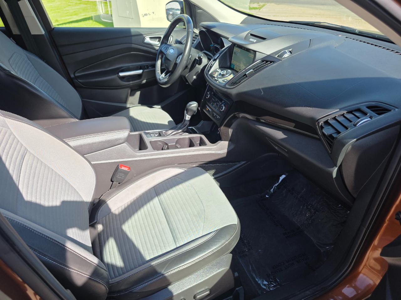 Ford Escape Titanium 4WD 2017
