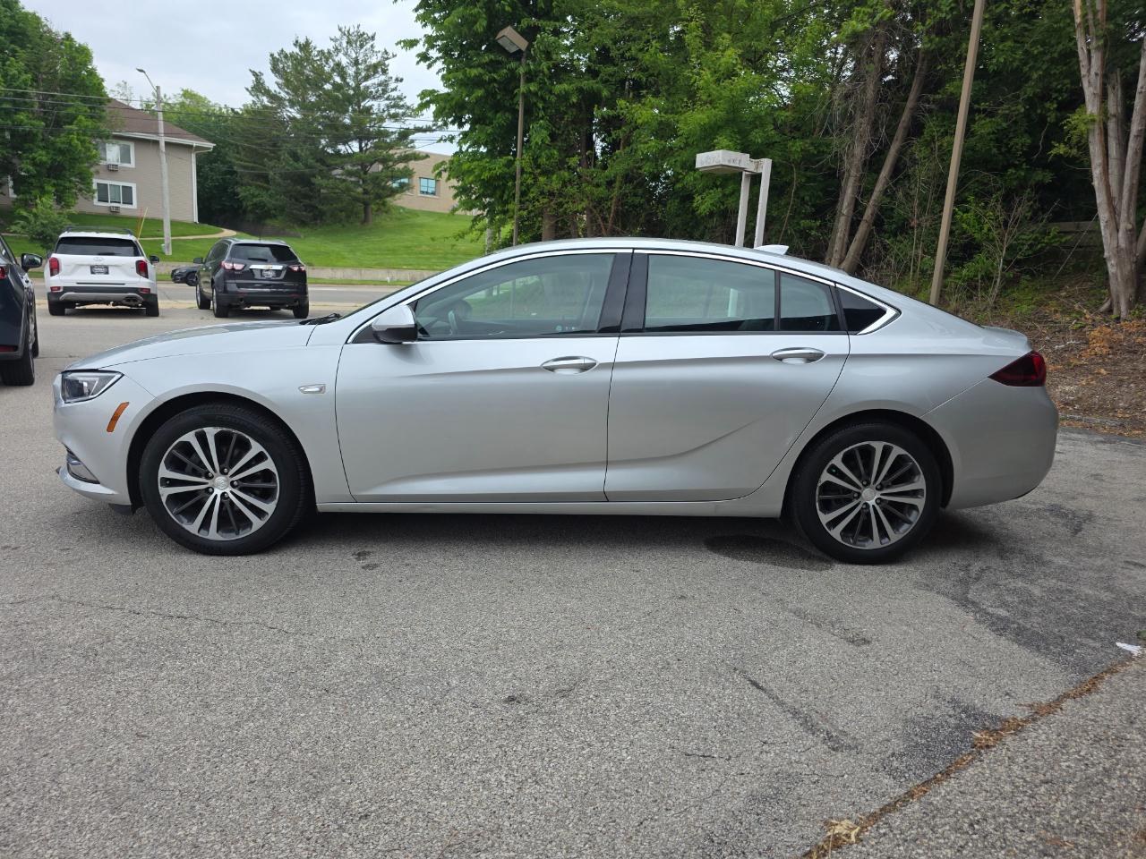 Buick Regal Sportback 4dr Sdn Essence FWD 2018
