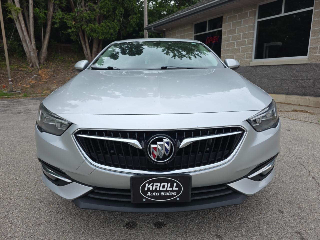 Buick Regal Sportback 4dr Sdn Essence FWD 2018