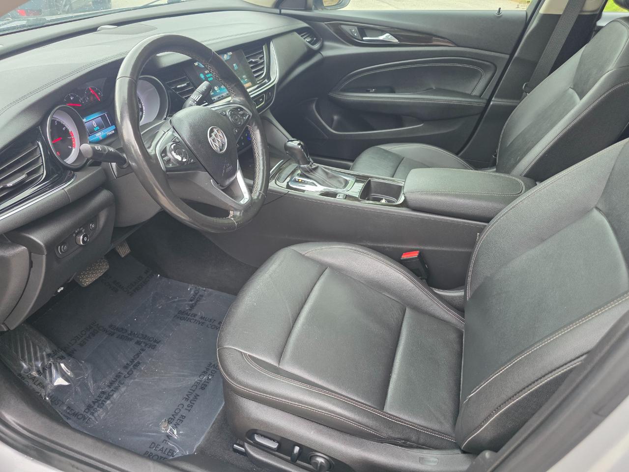 Buick Regal Sportback 4dr Sdn Essence FWD 2018