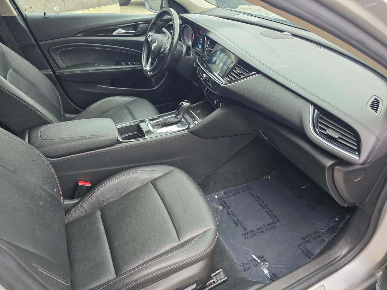 Buick Regal Sportback 4dr Sdn Essence FWD 2018
