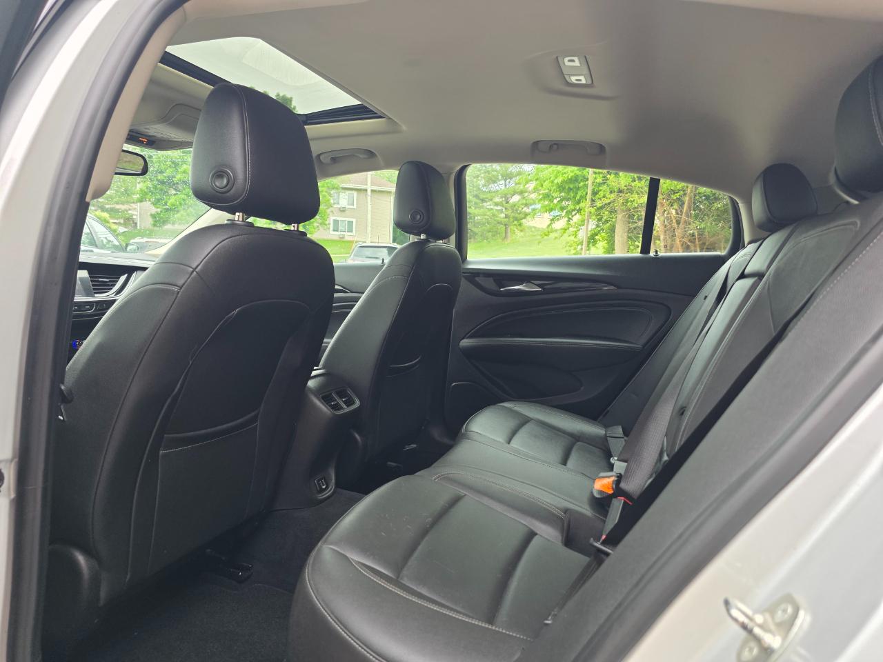 Buick Regal Sportback 4dr Sdn Essence FWD 2018