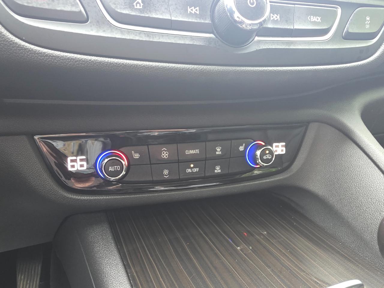 Buick Regal Sportback 4dr Sdn Essence FWD 2018